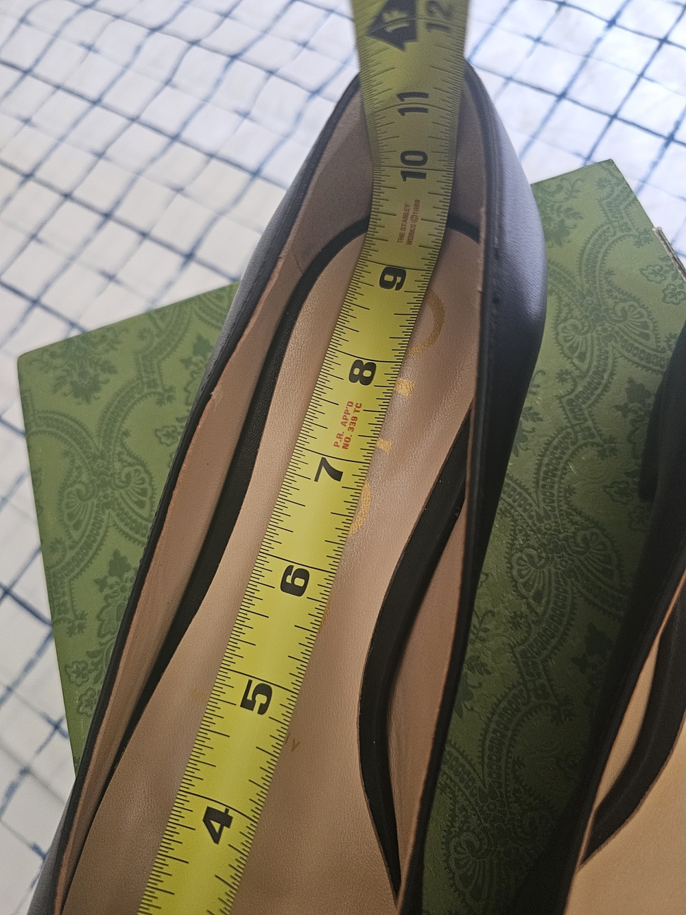 Gucci Women’s Black Leather Horsebit Pumps - Picture 6 of 6